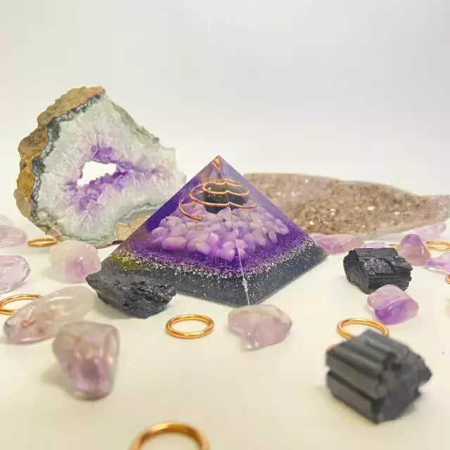 Orgonite Pirâmide - Turmalina Negra e Ametista - 6cm