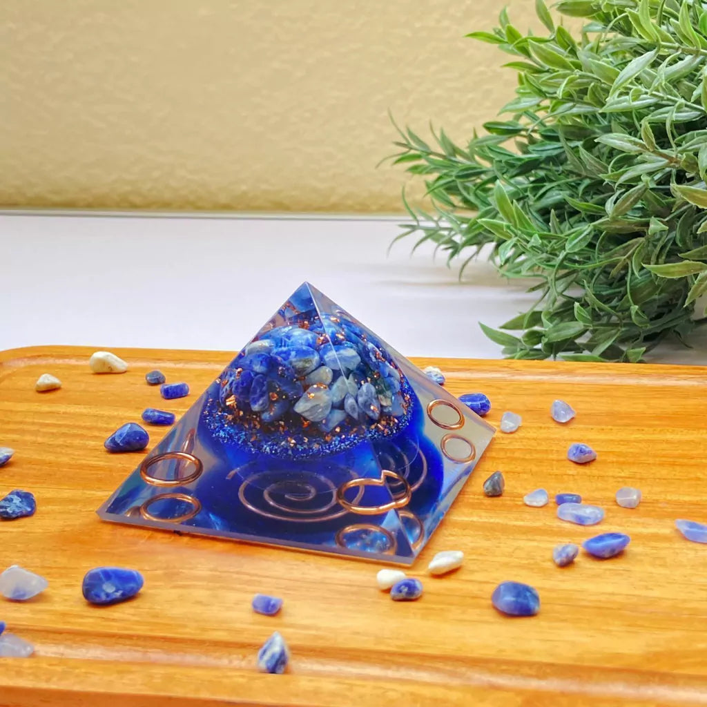 Orgonite Pirâmide - Sodalita - 6cm